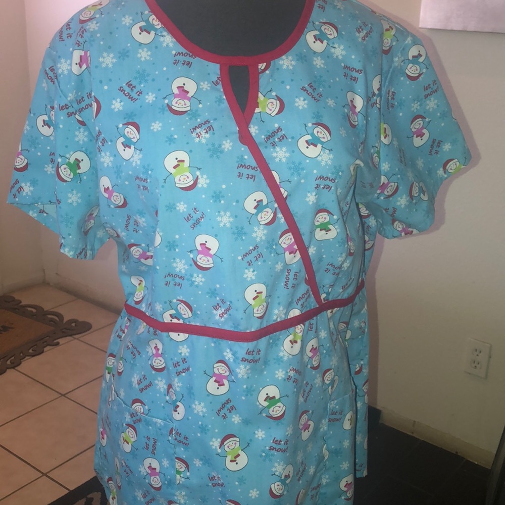 ⛄️ scrub top